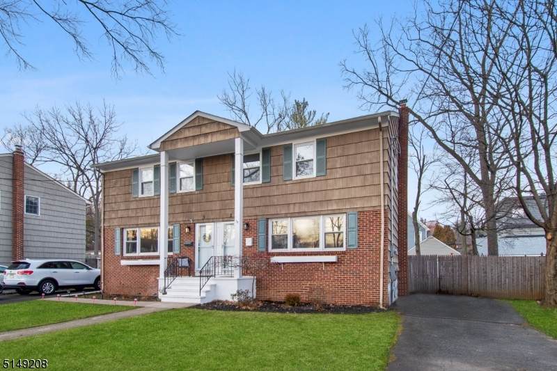 1 Ashwood Ct - Photo 1
