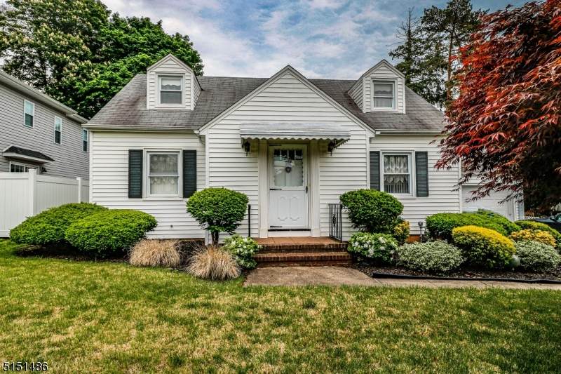 129 Elmwood Ter - Photo 1