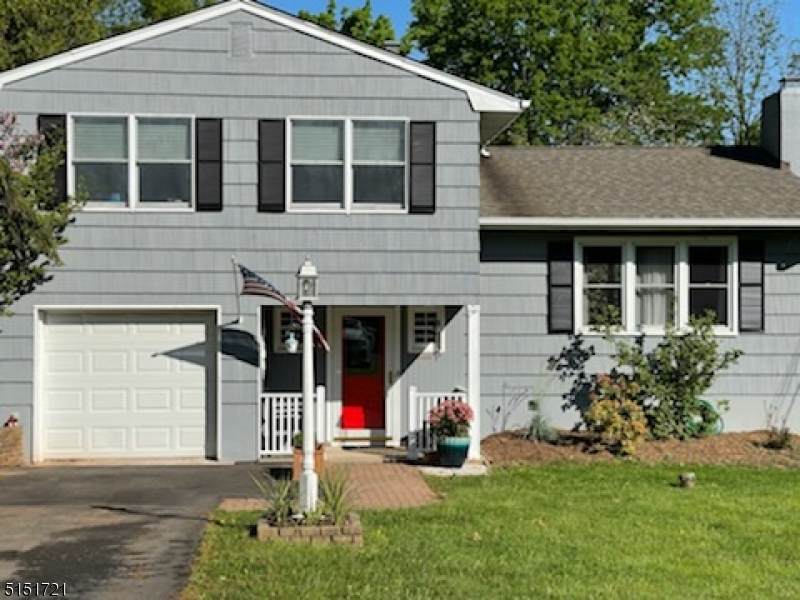 10 Steven Ave - Photo 1