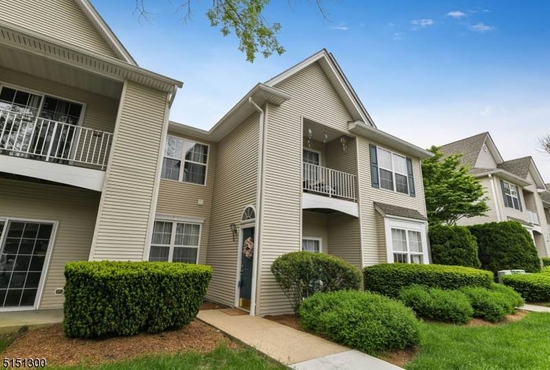 350 Cambridge Dr - Photo 1