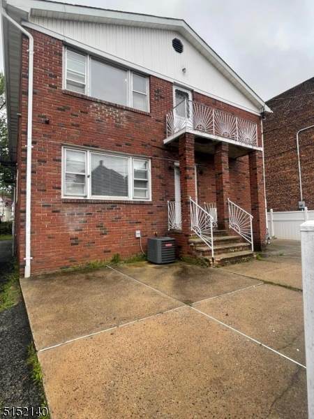 824 Grove St - Photo 1