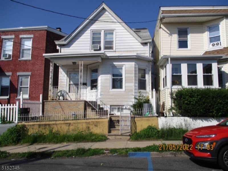 172 Carbon St - Photo 1