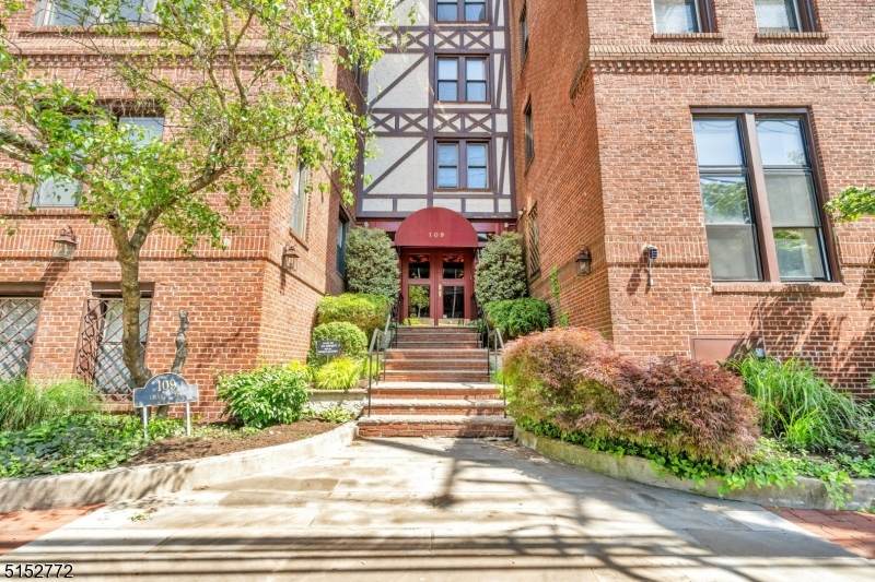 109 Grand Ave - Photo 1