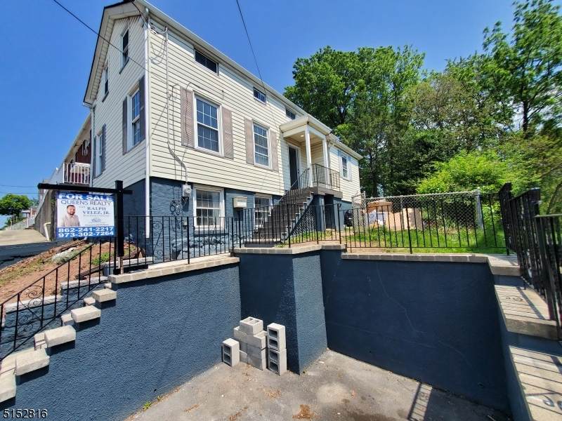 18 Clinton St - Photo 1