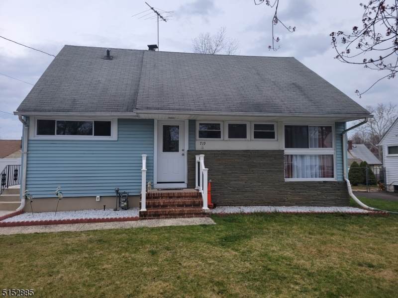 719 Franklin Ter - Photo 1