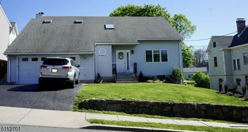 615 Spruce St - Photo 1