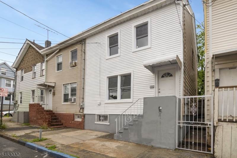 63 Levine St - Photo 1