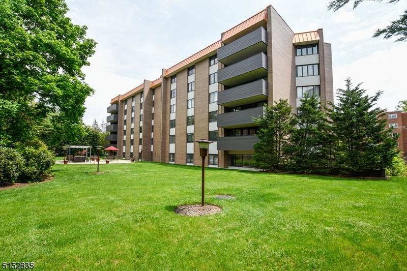 1 Euclid Ave - Photo 1