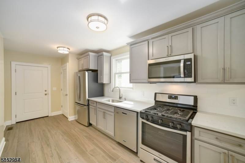 5 Bay St - Photo 1