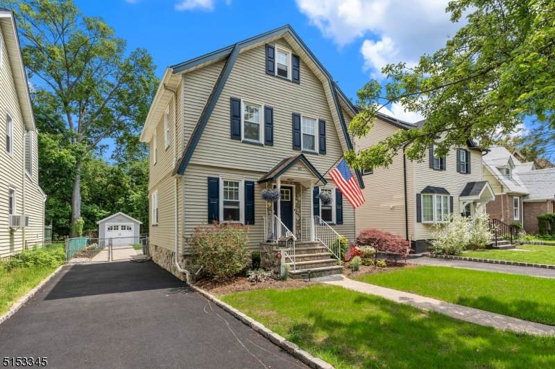 60 Marion Ave - Photo 1