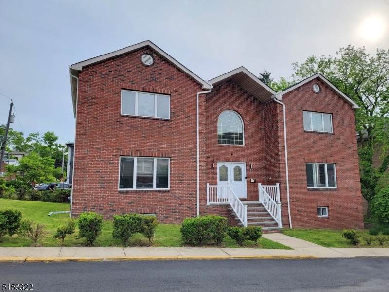 440 Catherine St - Photo 1