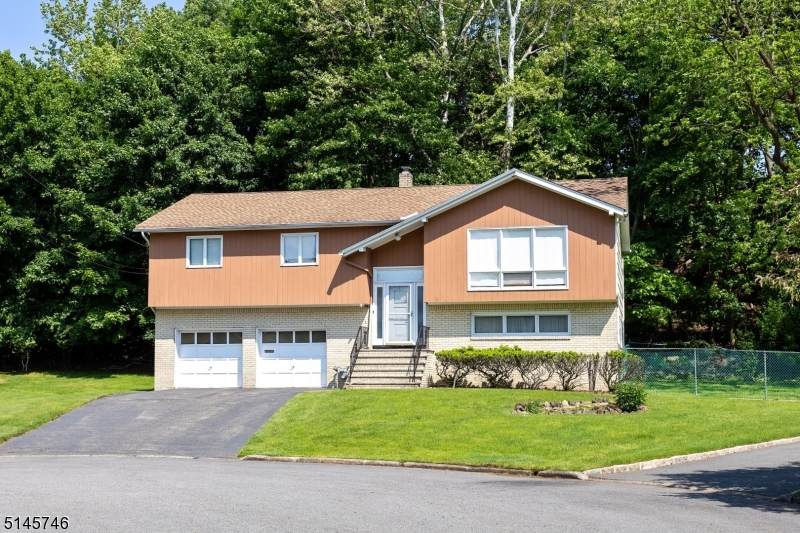 153 Kingwood Dr - Photo 1