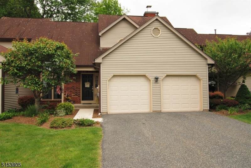190 Goldfinch Ct - Photo 1