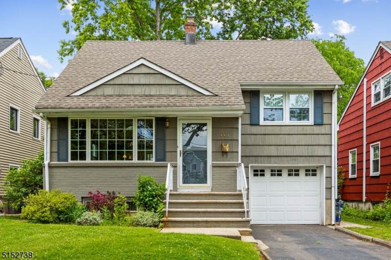 664 Myrtle Ave - Photo 1
