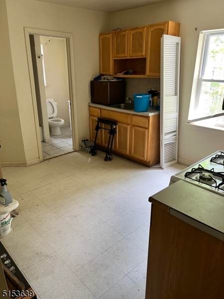 60 Roosevelt Ave - Photo 1