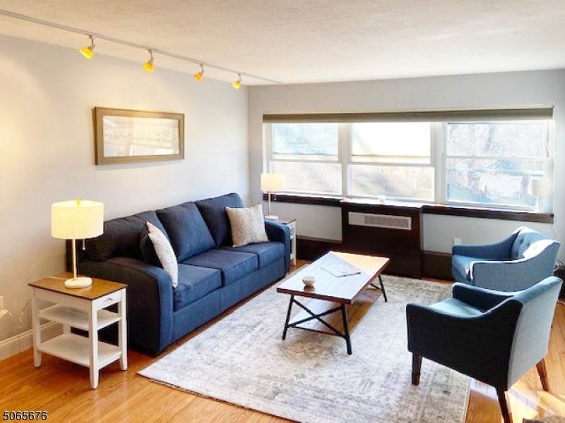 37 Hill St - Photo 1