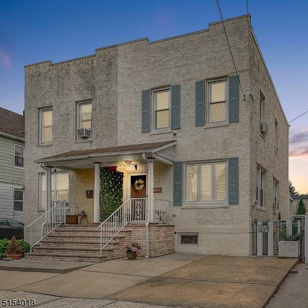 213 W 15Th St - Photo 1