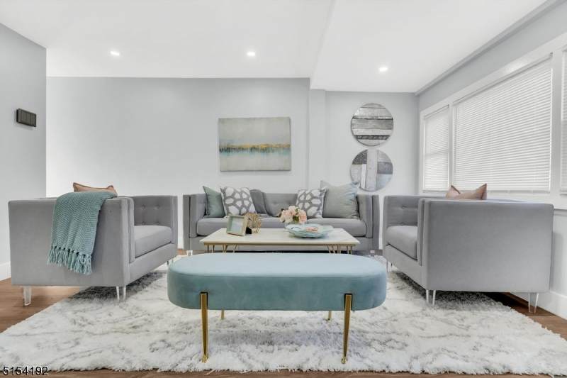 156 Jerome Pl - Photo 1