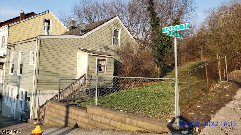 123 Turner St - Photo 1