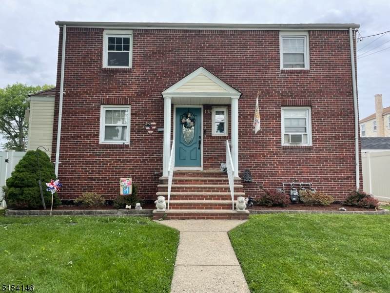 132 Leonard Pl - Photo 1