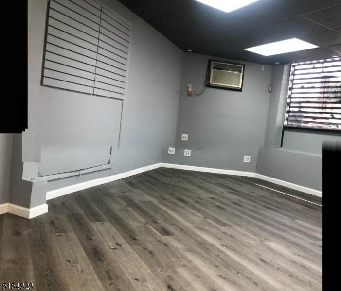191 Bloomfield Ave - Photo 1
