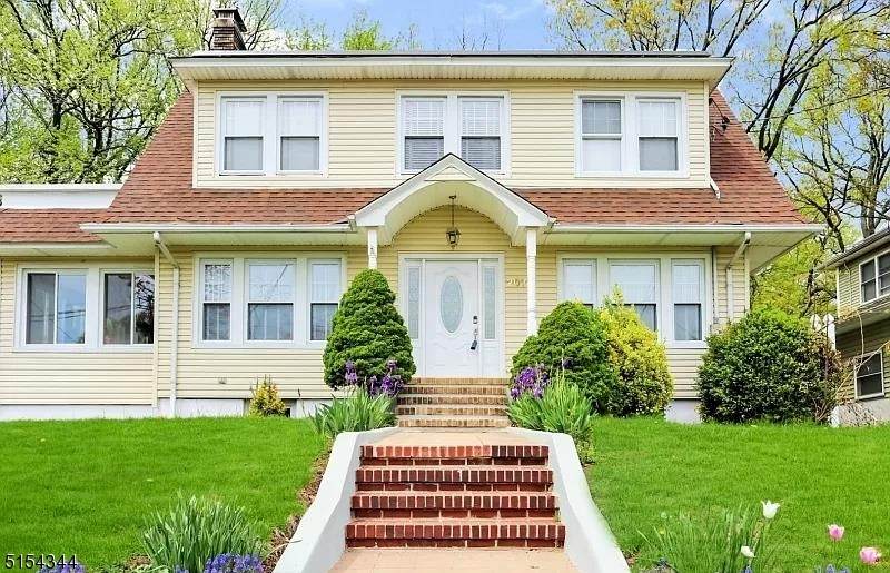 207 Maple St - Photo 1