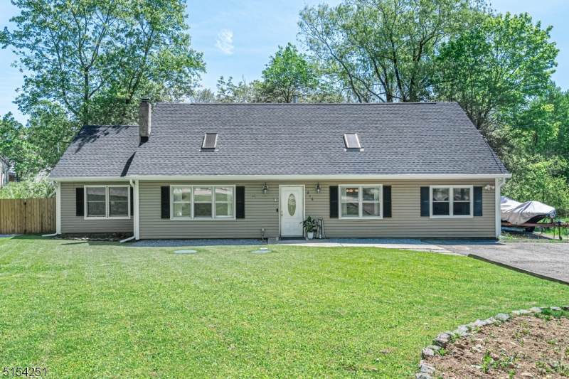 216 Mohican Rd - Photo 1
