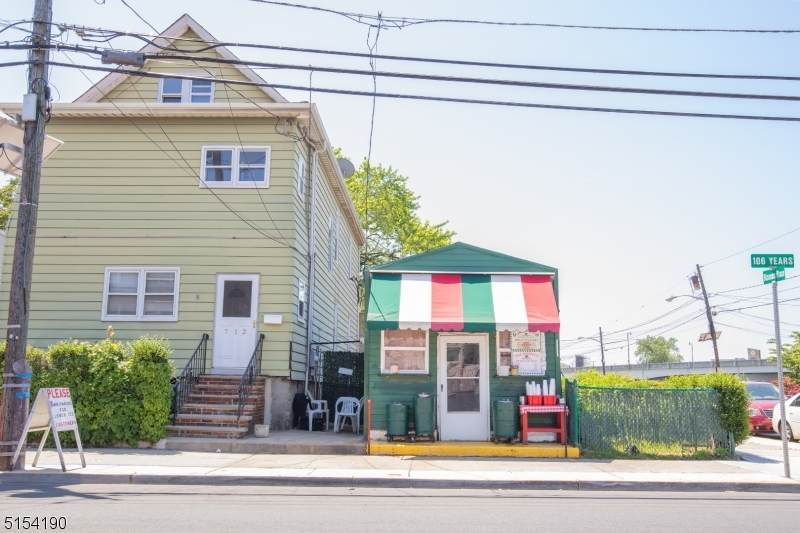 712 4Th Ave - Photo 1