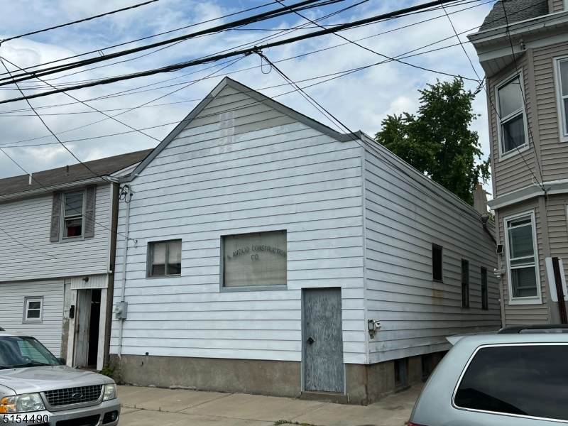 196 Edmund Ave - Photo 1