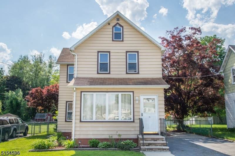 48 Howard St - Photo 1