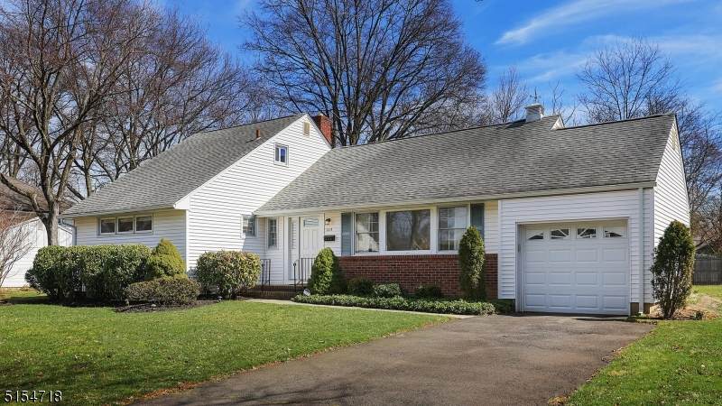 112 Roger Ave - Photo 1