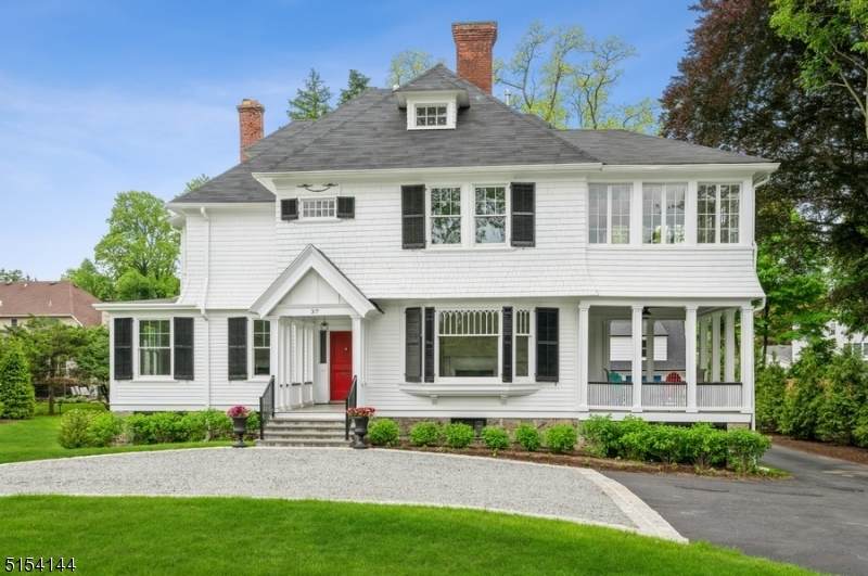 37 Morris Ave - Photo 1