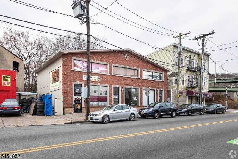 302 Grand - Photo 1