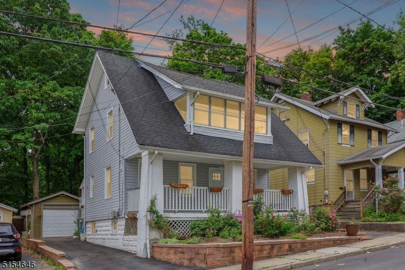 84 Park Ter - Photo 1