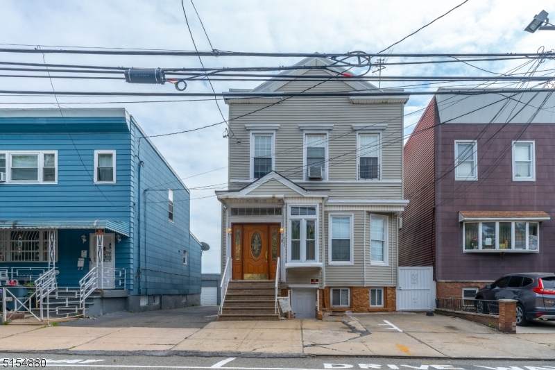 621 13th St - Photo 1