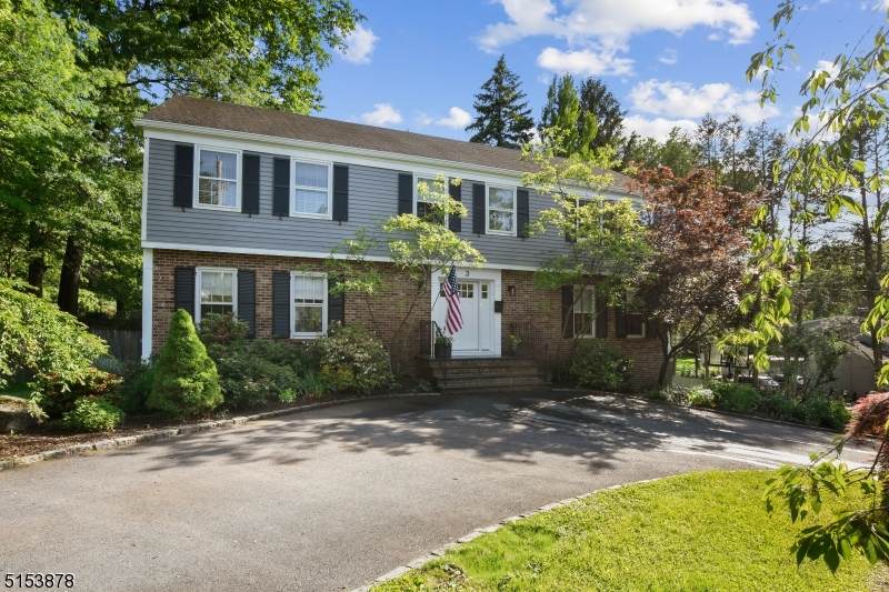 3 Edwards Pl - Photo 1