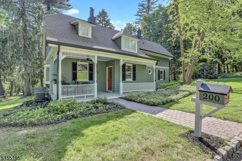 200 Mountain Way - Photo 1