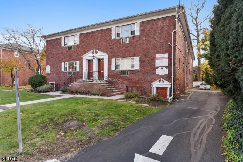 640 Franklin Ave - Photo 1