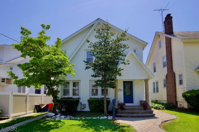 492 Madison Ave - Photo 1