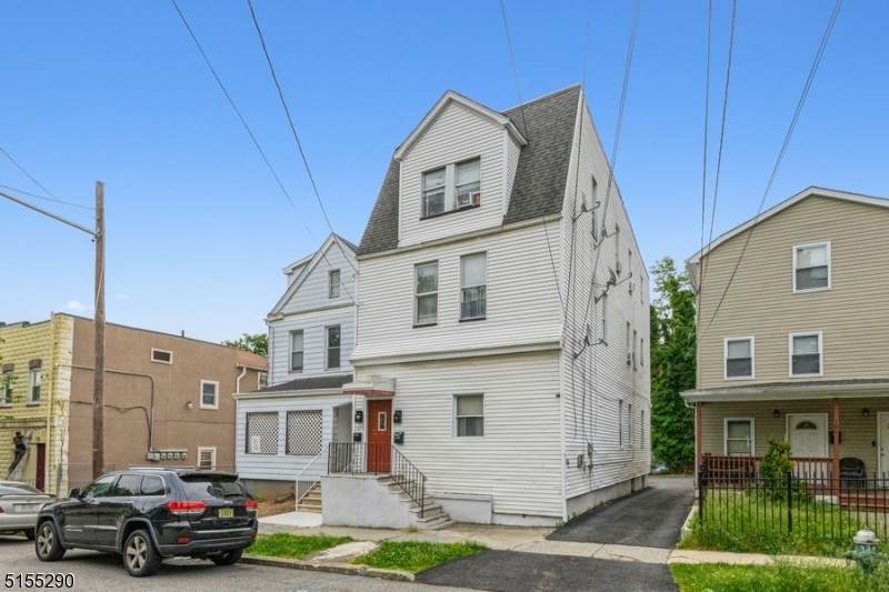 105 Maple Ave - Photo 1