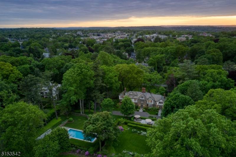 7 Essex Rd - Photo 1