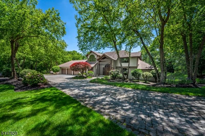 19 Canterbury Ct - Photo 1