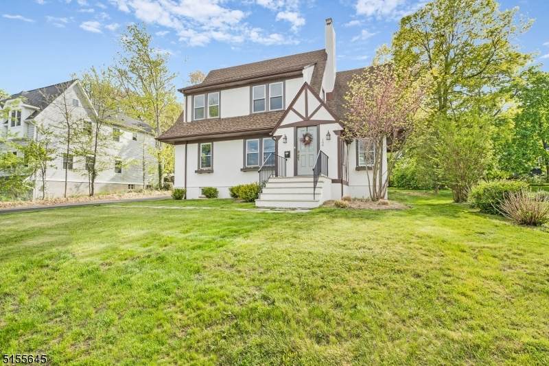 196 Park Ave - Photo 1