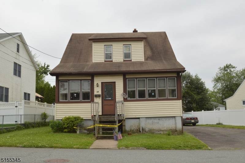 17 Clarence Ave - Photo 1