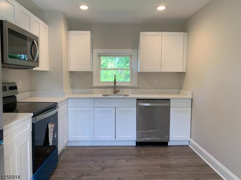 122 Valentine St - Photo 1