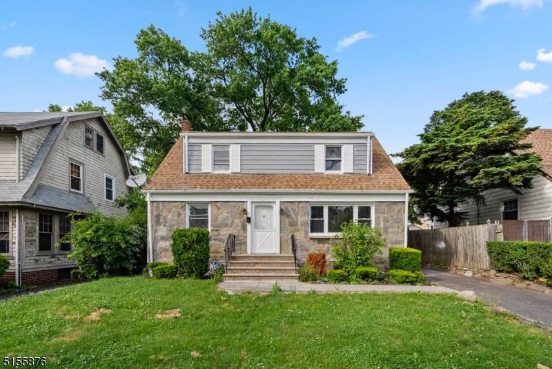 404 Tremont Ave - Photo 1