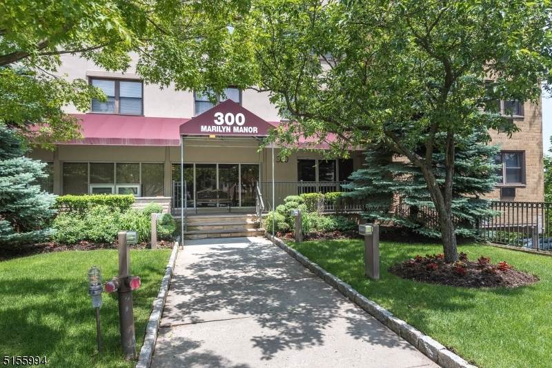 300 Lookout Ave - Photo 1
