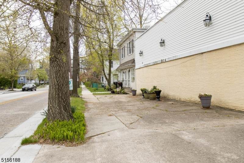 214 N Centre St - Photo 1