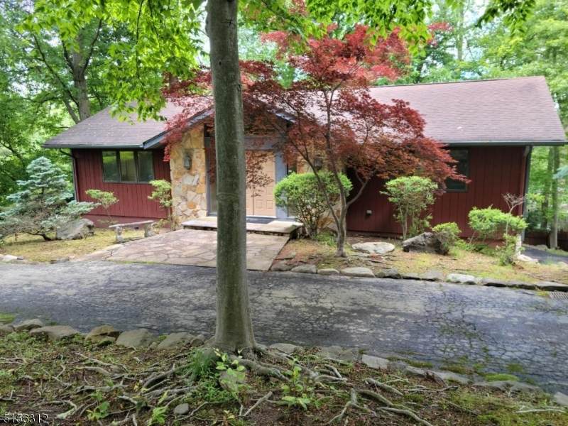 16 Vanderbilt Dr - Photo 1