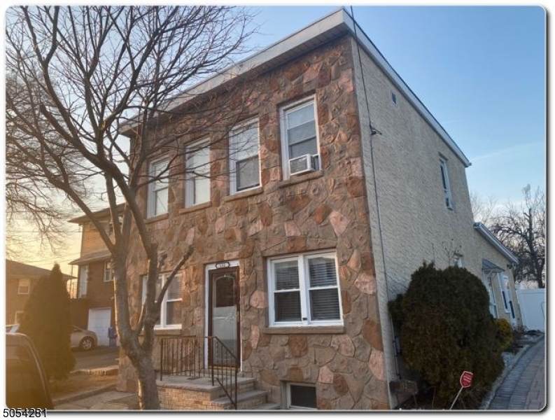 152 Monroe St - Photo 1